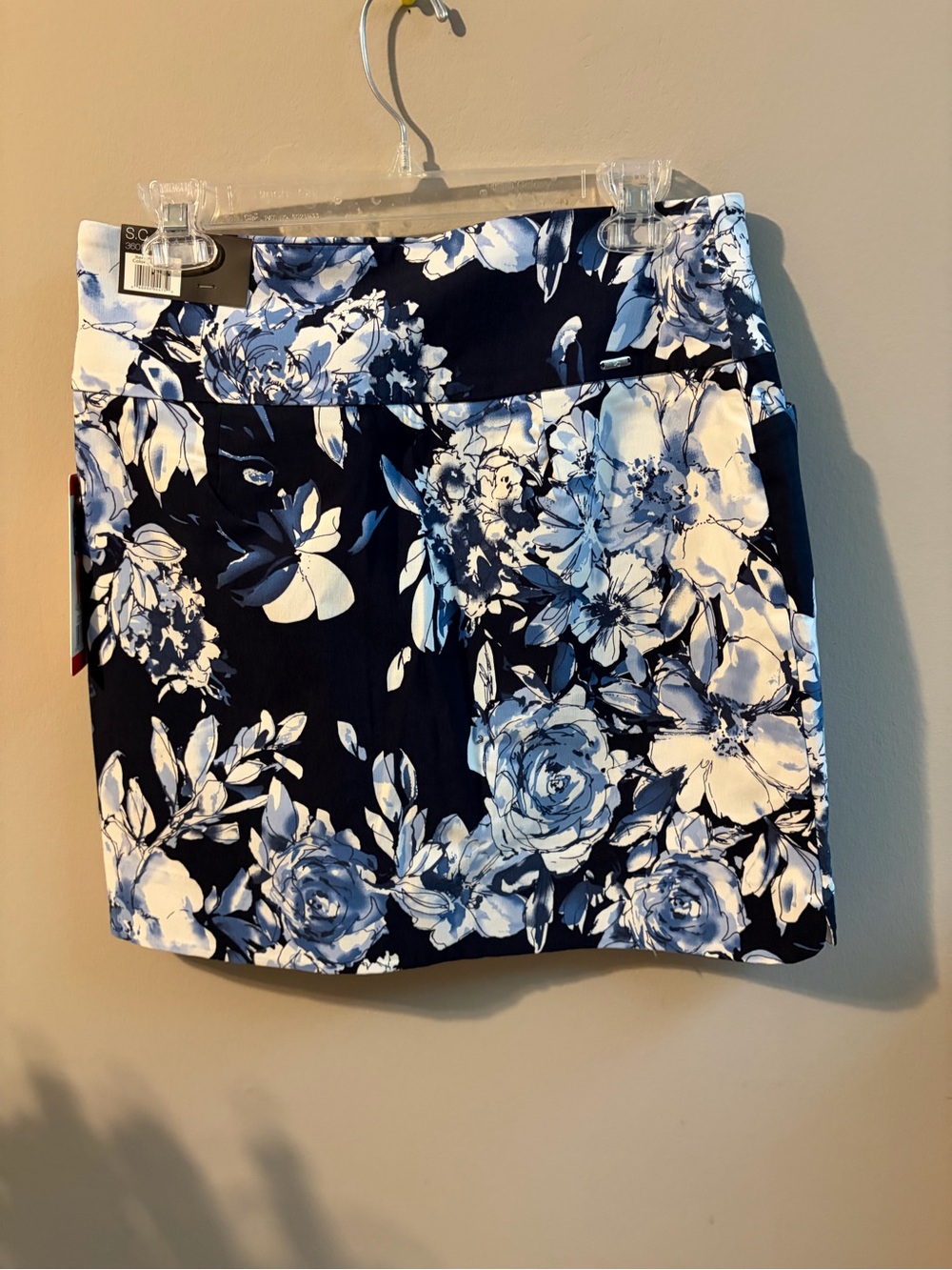 S.C. & Co. Navy Floral Tummy Control Skort Size M NWT - Picture 2 of 3